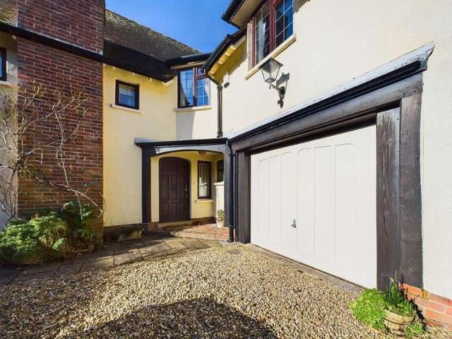 4 bed house for sale