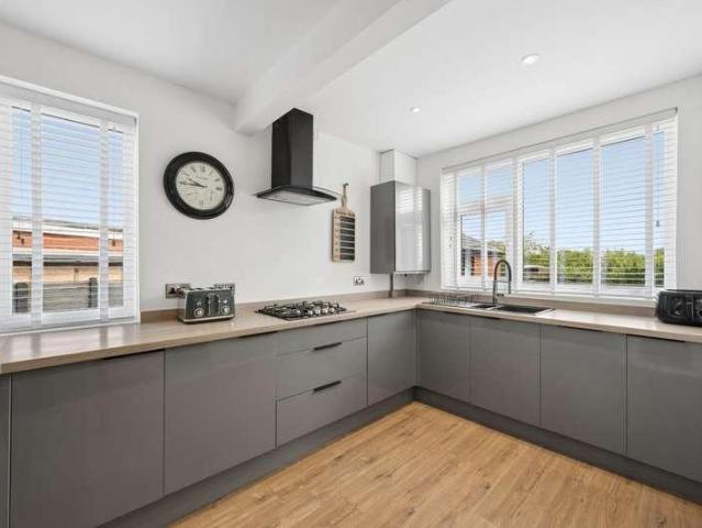 4 bed house for sale