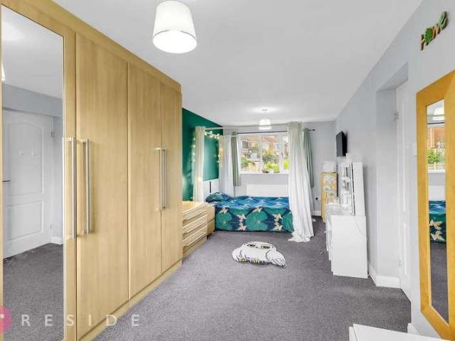 4 bed house for sale