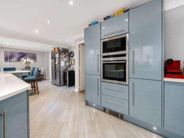 4 bed house for sale