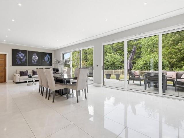 4 bed house for sale