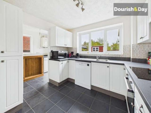 4 bed house for sale