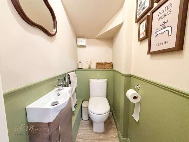 4 bed house for sale