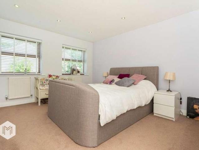 4 bed house for sale