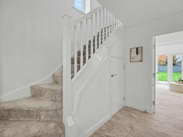 4 bed house for sale