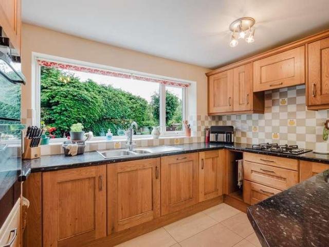 4 bed house for sale