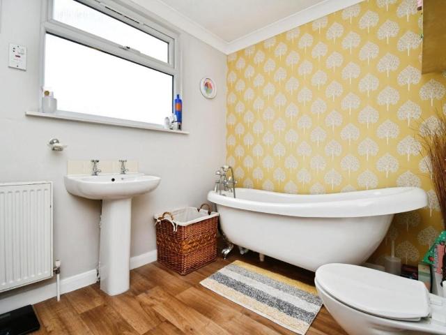 4 bed house for sale
