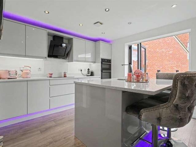 4 bed house for sale
