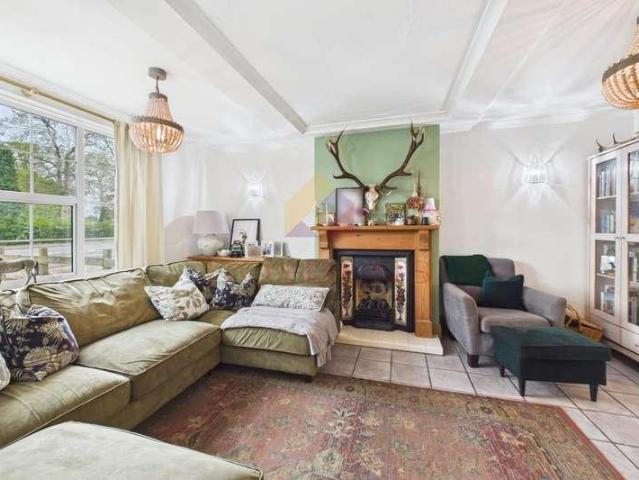 4 bed house for sale