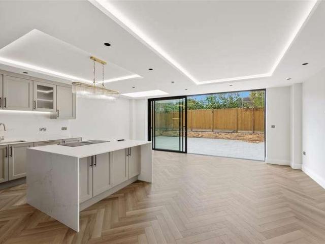 4 bed house for sale