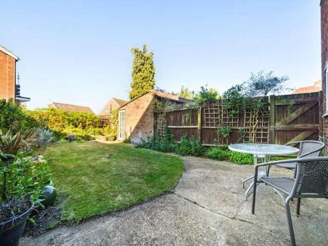 4 bed house for sale