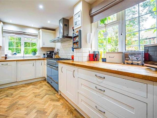 4 bed house for sale