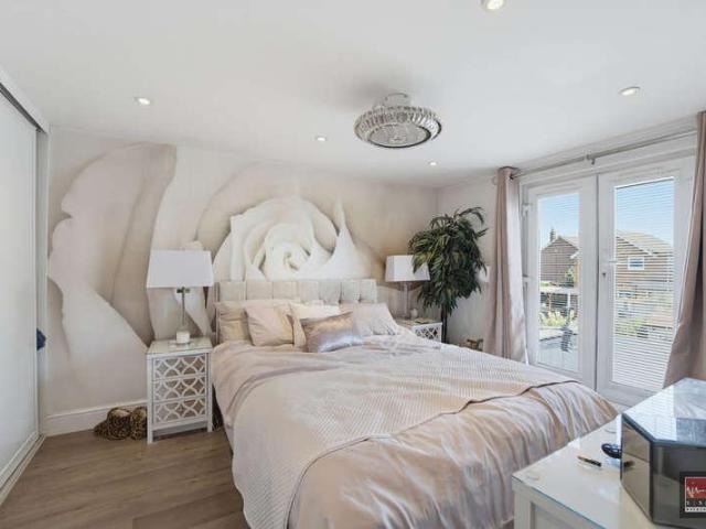 4 bed house for sale