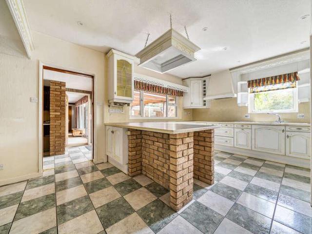4 bed house for sale