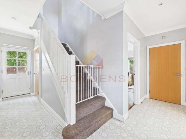 4 bed house for sale