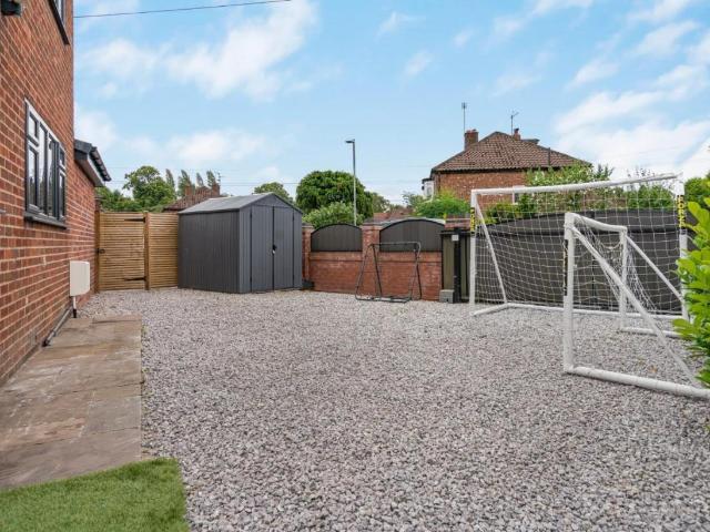4 bed house for sale