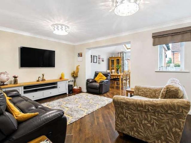 4 bed house for sale