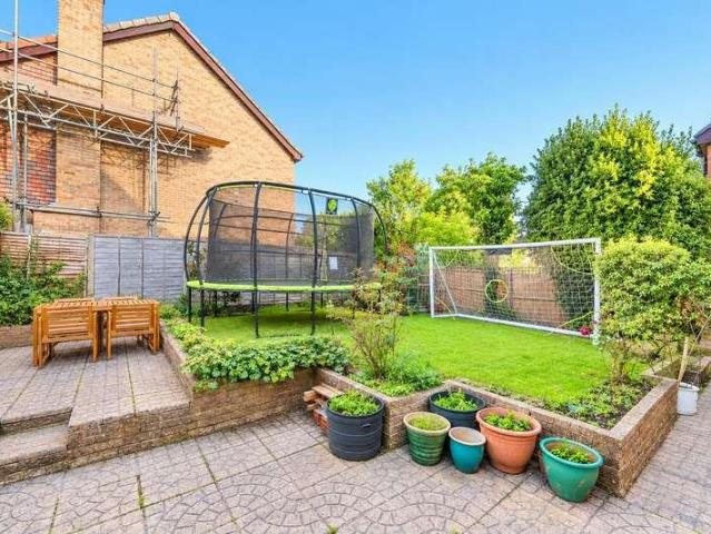 4 bed house for sale