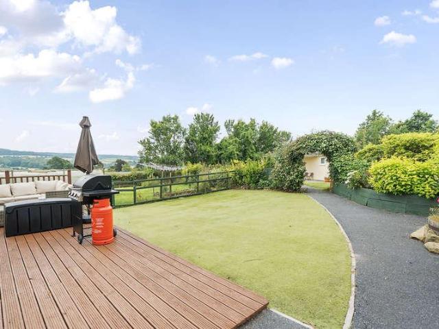 4 bed house for sale