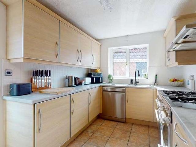 4 bed house for sale