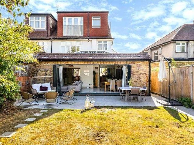 4 bed house for sale