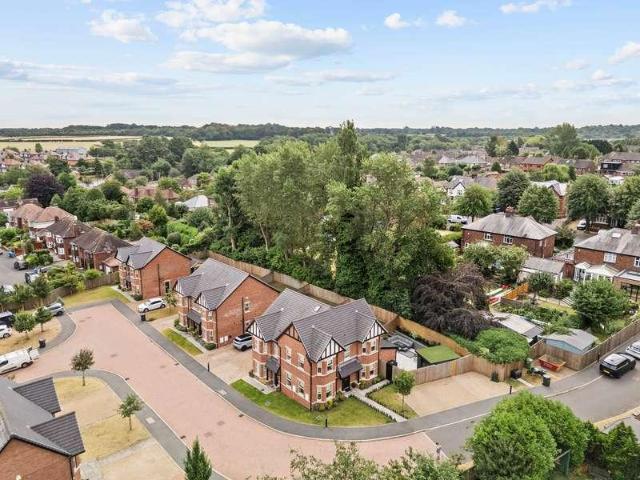 4 bed house for sale