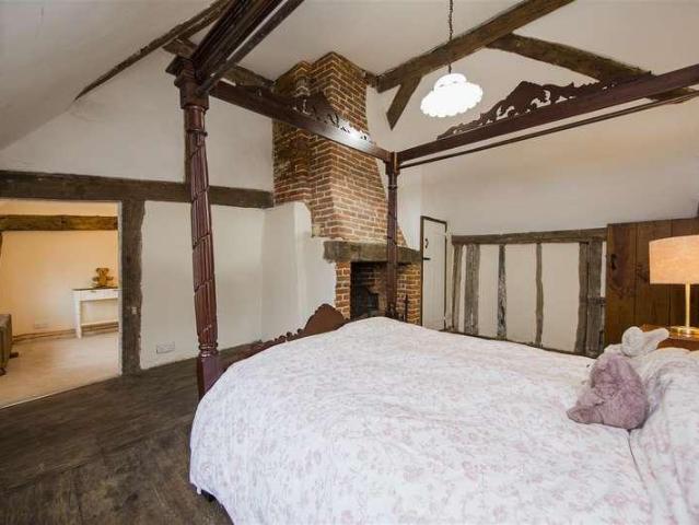4 bed house for sale