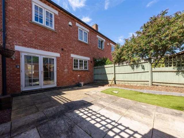 4 bed house for sale