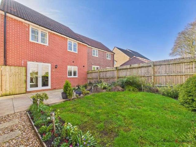4 bed house for sale