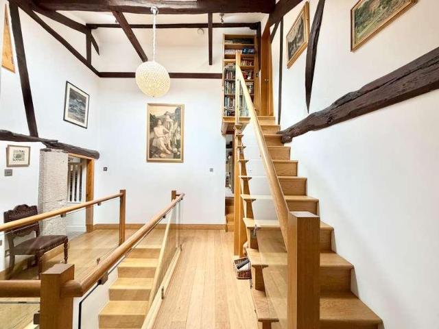 5 bed house for sale