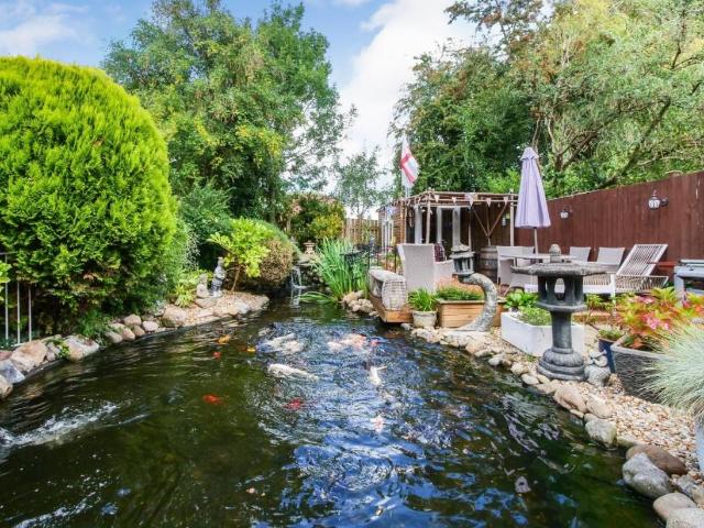4 bed house for sale