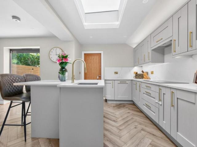 4 bed house for sale