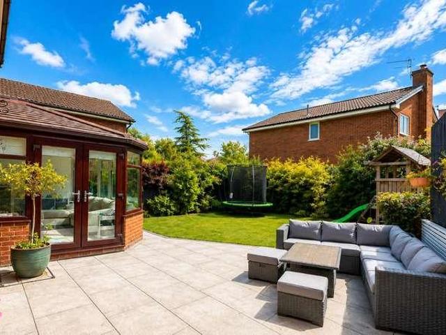4 bed house for sale