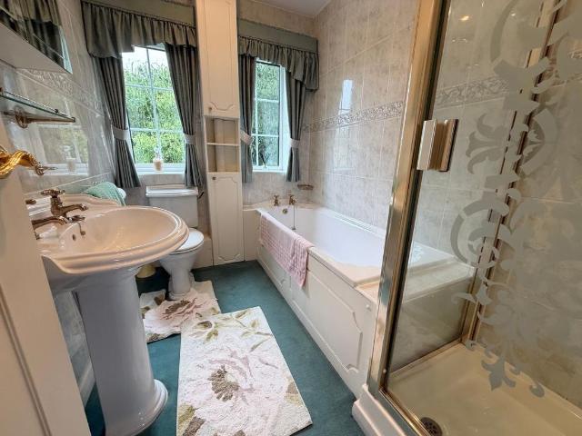 4 bed house for sale