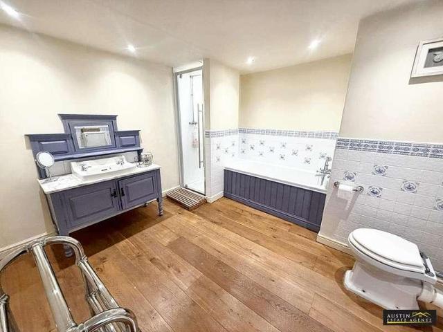 4 bed house for sale