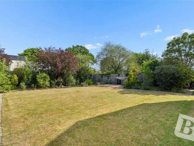 4 bed house for sale