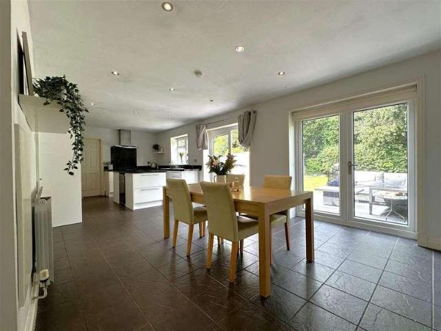4 bed house for sale