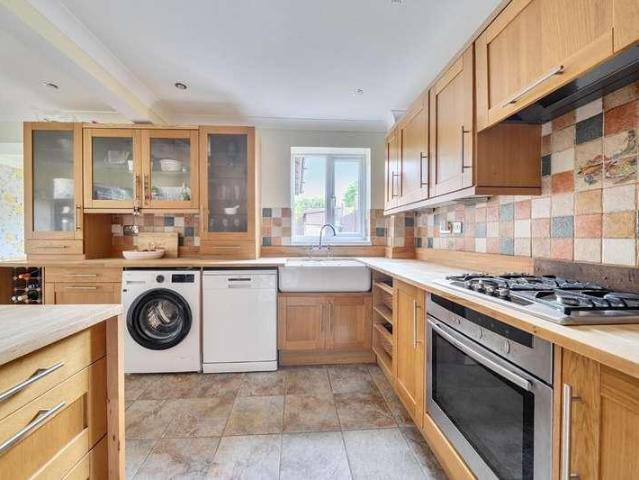 4 bed house for sale
