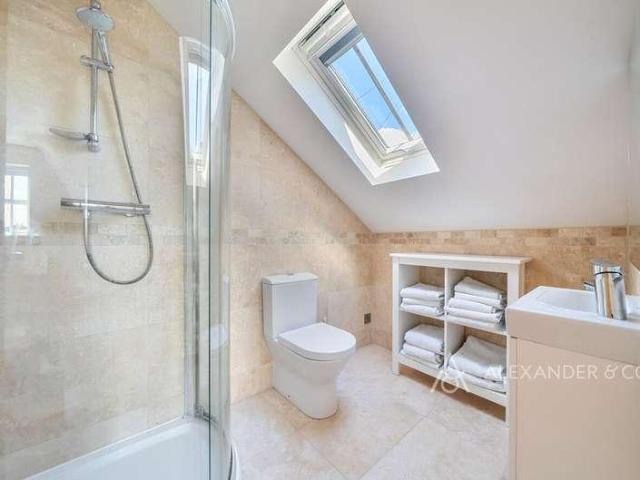 4 bed house for sale