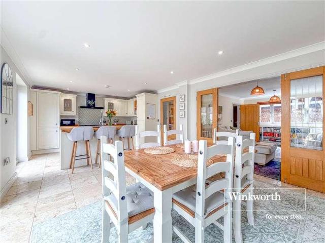 4 bed house for sale