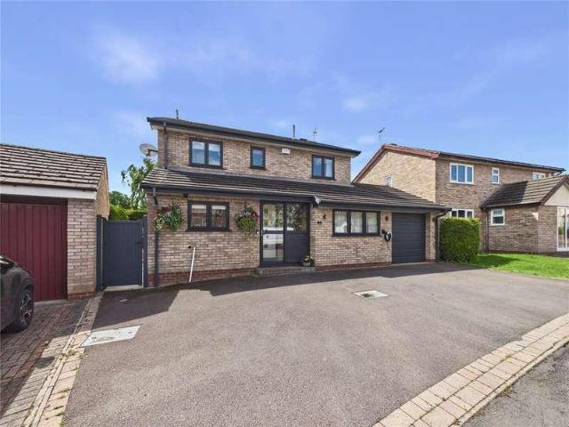 4 bed house for sale