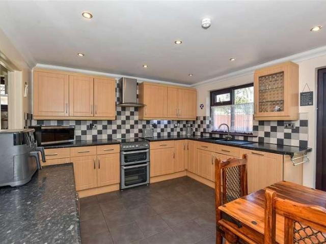 4 bed house for sale