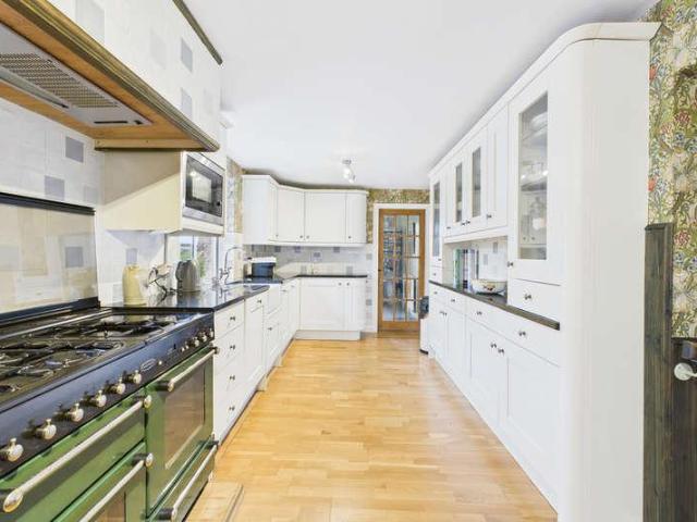 4 bed house for sale