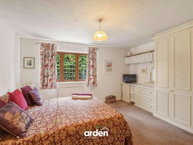 4 bed house for sale