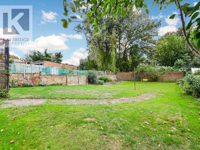 4 bed house for sale