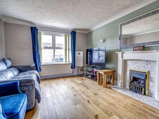 4 bed house for sale