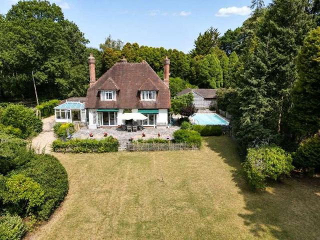 4 bed house for sale
