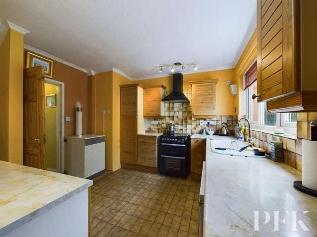 4 bed house for sale