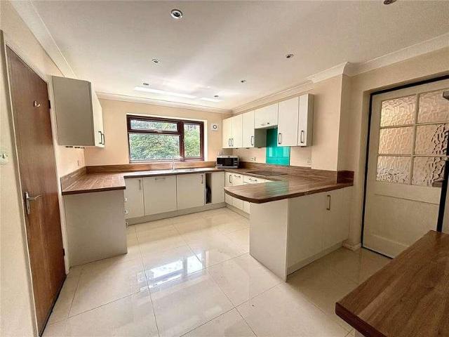 4 bed house for sale