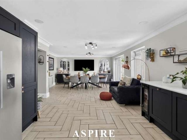 4 bed house for sale